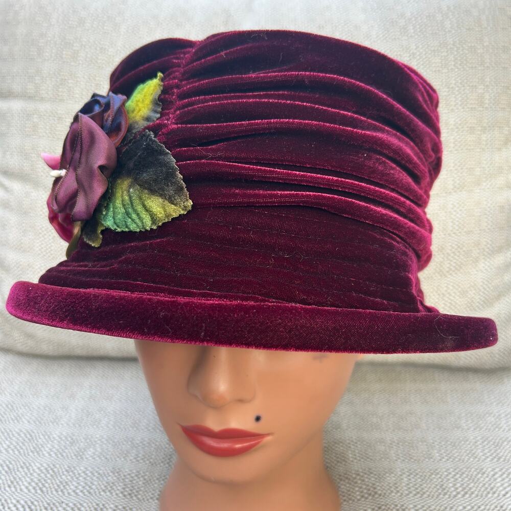 Hopeless Romantic Cloche Hat 1920s aesthetic Burgundy crushed velvet 3D roses - Picture 3 of 8